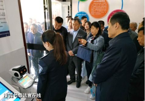 破解基層司法所人員短缺難題 “小律”機(jī)器人助力人工智能公共服務(wù)技術(shù)咨詢(xún)